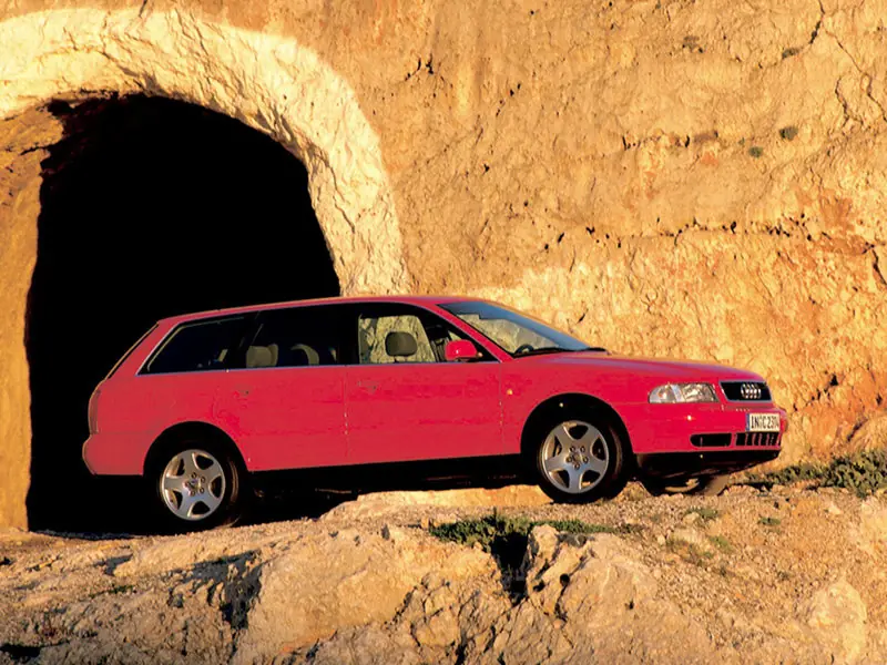 Audi A4 (8D5) 1 поколение, рестайлинг, универсал (01.1996 - 01.1999)